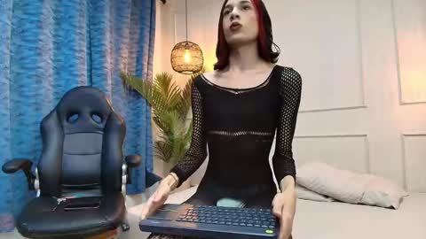 Snapshot of nikki_vesper chatting on October 9, 12:32 pm nikki_vesper online show from October 9, 12:32 pm