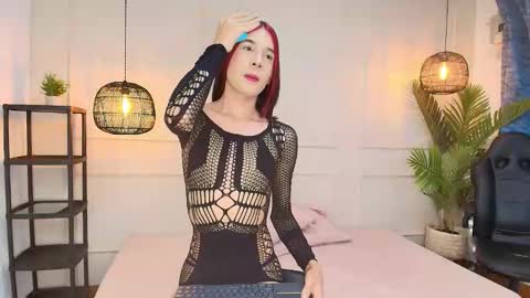 Snapshot of nikki_vesper chatting on October 13, 12:18 pm nikki_vesper online show from October 13, 12:18 pm