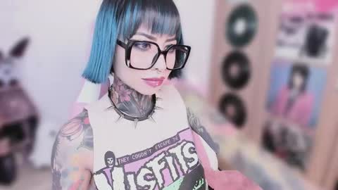 Nikki Ramone   online show from March 25, 11:28 am