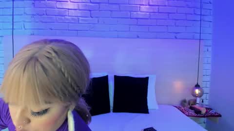 Nikky Dean online show from September 11, 3:19 am