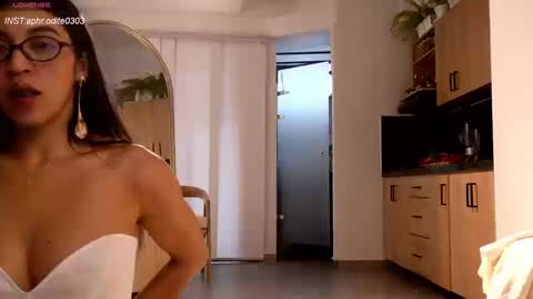 Snapshot of nikol_je chatting on September 18, 9:41 pm Nicole cam online show from September 18, 9:41 pm