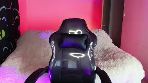 nikolwalter online show from April 14, 12:03 am