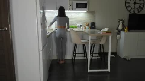 Bella online show from September 12, 6:10 pm