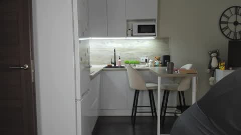 Bella online show from October 21, 8:30 am