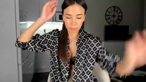 Bella online show from February 26, 9:20 pm