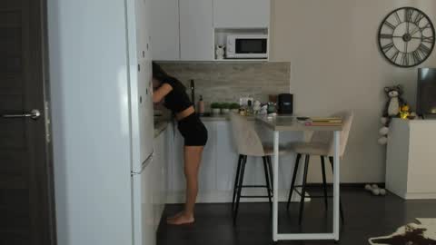 Bella online show from April 11, 7:45 am