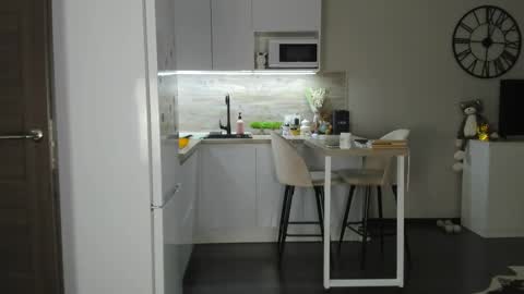 Bella online show from April 13, 8:57 pm