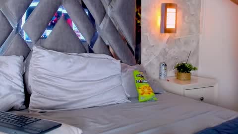 Nils online show from November 13, 3:20 am