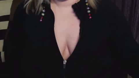 Snapshot of nimphoteasex chatting on January 29, 11:41 am Blonde Nimpho online show from January 29, 11:41 am