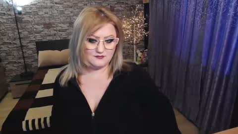 Snapshot of nimphoteasex chatting on January 26, 11:28 am Blonde Nimpho online show from January 26, 11:28 am