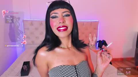 Nina Fox  online show from April 8, 2:20 pm