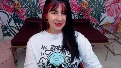 Snapshot of nina_harpper chatting on September 18, 8:02 pm Nina online show from September 18, 8:02 pm