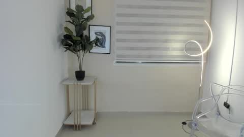 Snapshot of nina_ponse chatting on February 19, 11:25 pm Natalia online show from February 19, 11:25 pm
