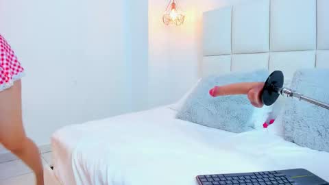 Snapshot of nina_sweetz chatting on September 22, 6:12 pm Nina online show from September 22, 6:12 pm