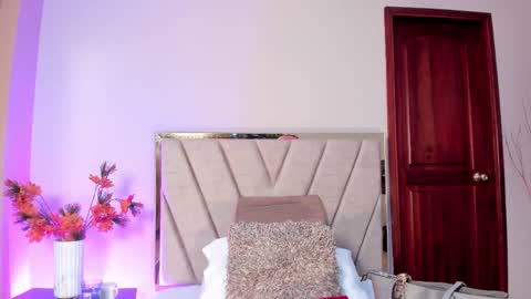 Nina online show from November 25, 6:39 pm