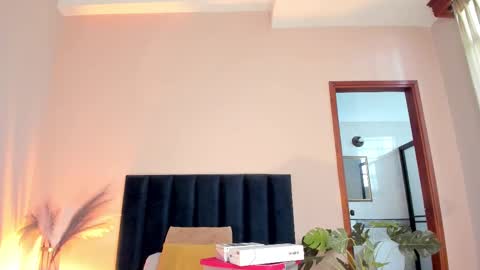 Nina online show from November 17, 5:59 pm