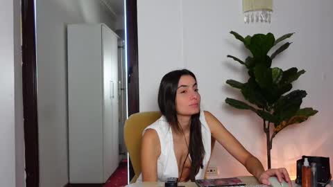 Snapshot of ninacrystal chatting on October 6, 8:21 am NinaCrystal online show from October 6, 8:21 am
