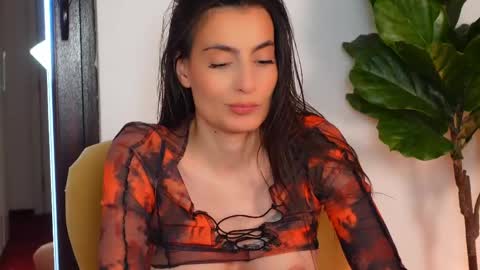 NinaCrystal online show from April 15, 7:44 am