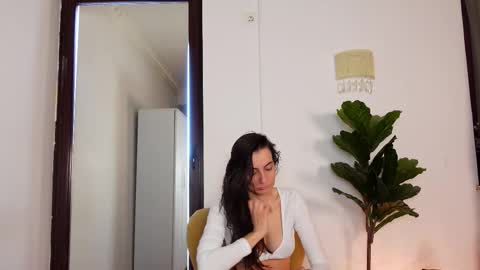 NinaCrystal online show from February 24, 8:50 am