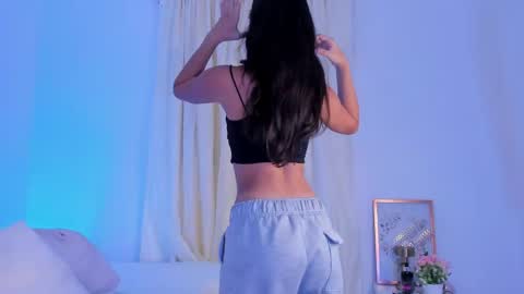 ninahtx online show from April 1, 8:50 pm