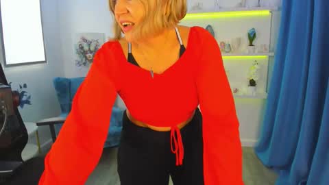 Snapshot of ninastarle chatting on October 12, 6:39 am ninastarle online show from October 12, 6:39 am