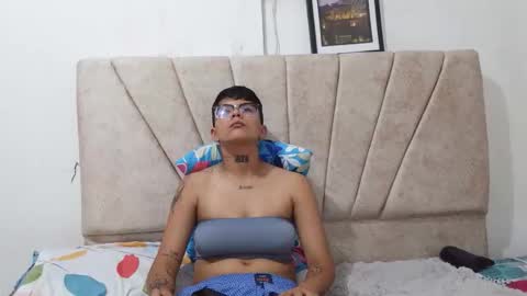 nini_smith online show from April 25, 5:09 am