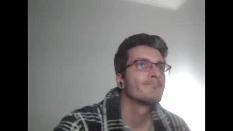 Snapshot of nmcandeias chatting on December 17, 11:05 pm Nuno online show from December 17, 11:05 pm