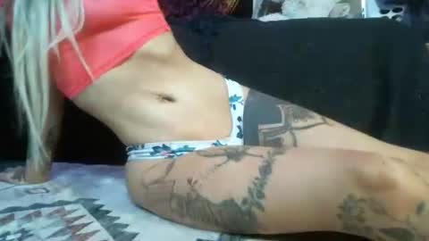 Leah online show from December 7, 4:09 pm