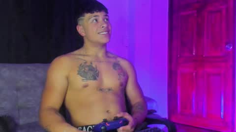 noah_223 online show from November 26, 2:31 am