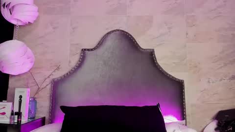 Zoe  online show from April 9, 3:54 am