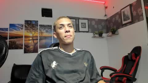 noah_flynn1 online show from March 2, 9:49 am