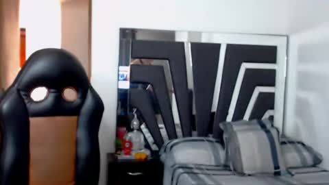 Snapshot of noah_harris01 chatting on December 5, 1:01 pm Noah Harris01 online show from December 5, 1:01 pm
