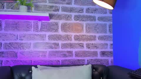    online show from March 22, 12:20 pm