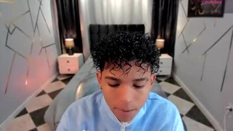 noah_smith04 online show from February 24, 1:10 pm