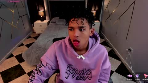 noah_smith04 online show from January 24, 12:41 pm