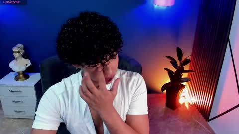 noah_smith04 online show from October 14, 12:08 pm