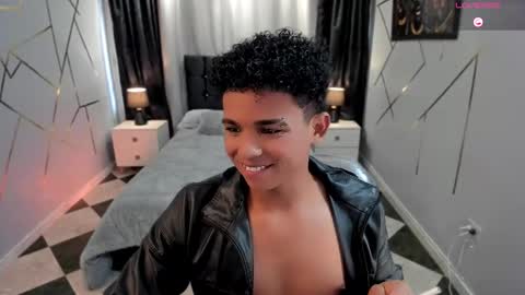 noah_smith04 online show from February 21, 6:59 pm