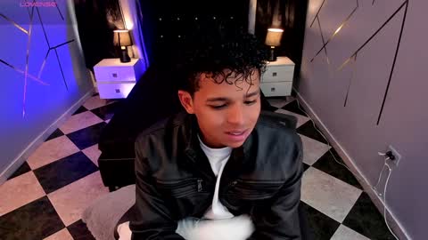 noah_smith04 online show from January 26, 12:54 pm