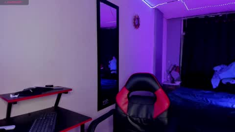 noah_smith04 online show from September 14, 11:06 pm