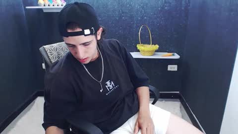 noah_sokolov online show from January 16, 11:47 pm