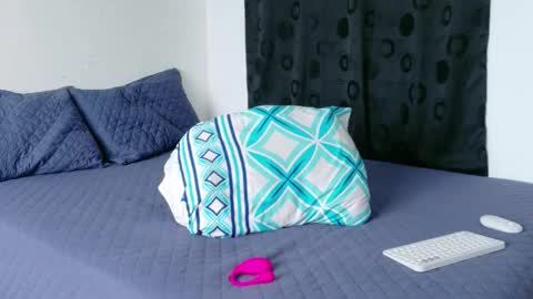 noah tyler  online show from November 26, 6:04 pm