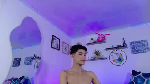 noah tyler  online show from October 1, 11:25 pm