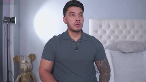 Noah Avery online show from March 24, 9:32 pm