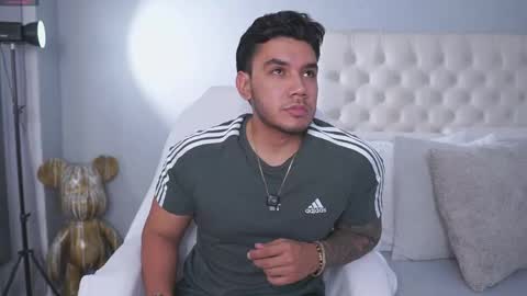 Noah Avery online show from April 16, 5:07 am