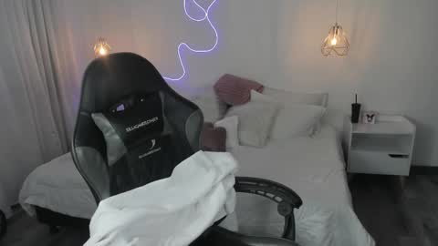 Noah  online show from February 13, 4:27 am