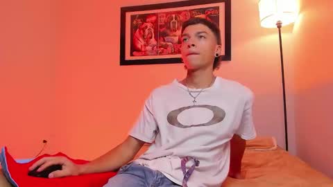 noahh_sky online show from March 21, 3:34 am