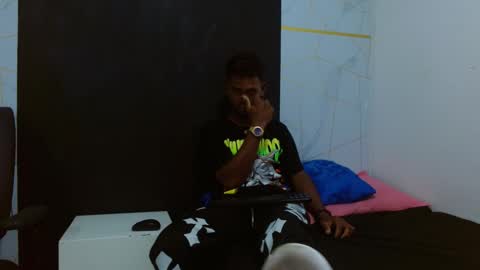       online show from January 6, 12:20 pm