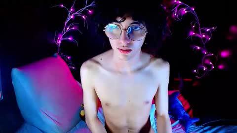 Snapshot of noahxtar chatting on October 5, 9:40 am Noah Xtar online show from October 5, 9:40 am
