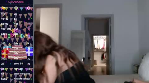 Noelles online show from December 21, 10:39 am