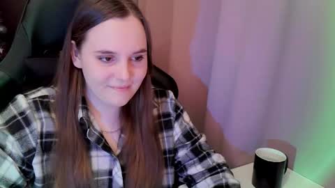 noir_ember_ online show from February 1, 3:42 pm